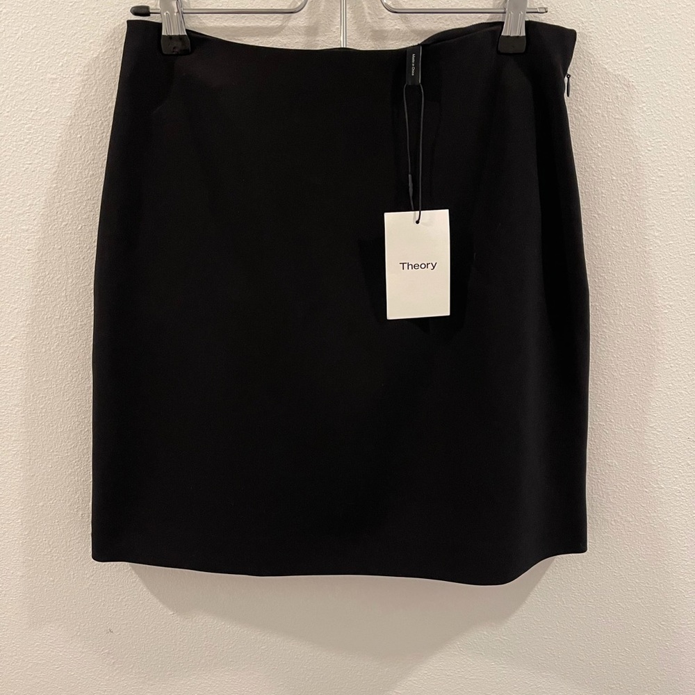 THEORY EASY WAIST SKIRT IN BLACK CREPE: